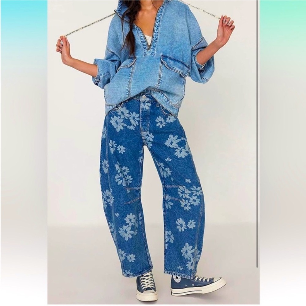 Floral Patterned Blue Cropped Jeans